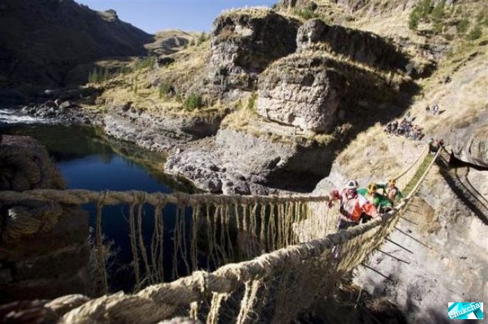 Qeswachaka - висящий мост в Перу (15 фото)
