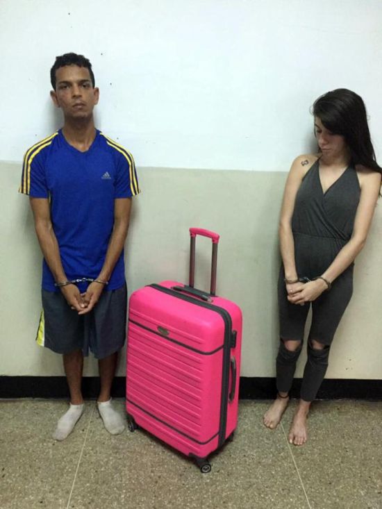 Девушка пыталась вынести любимого из тюрьмы в чемодане (2 фото)