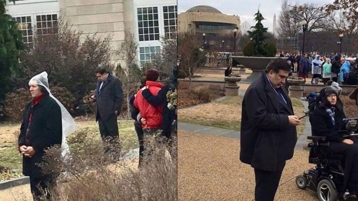 Саакашвили в кустах на инаугурации Трампа (2 фото)