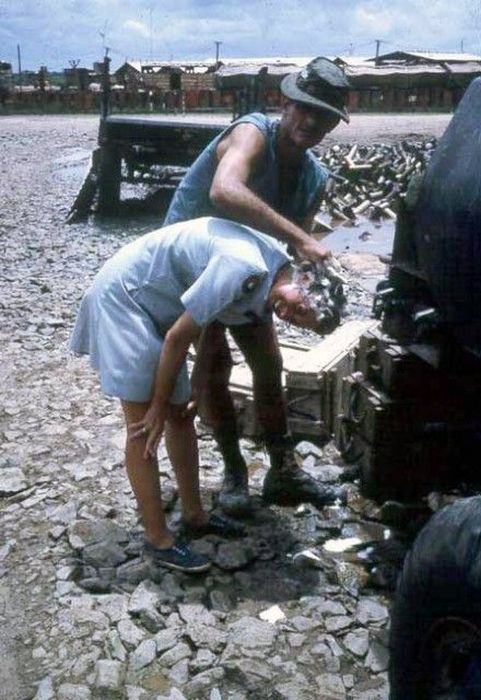 Как отдыхали американские солдаты во время войны во Вьетнаме (51 фото)