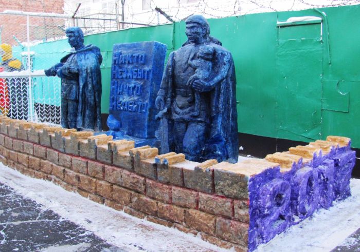 Снежные и ледяные скульптуры российских заключенных (8 фото)