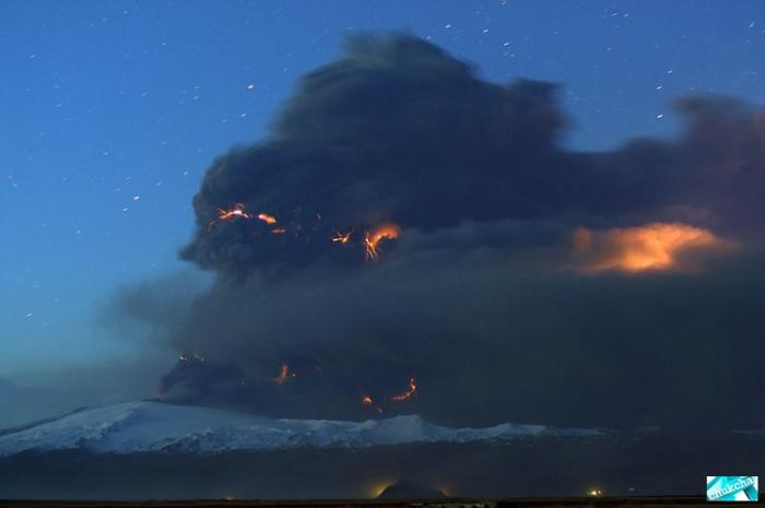 Вулканические молнии (12 фото)