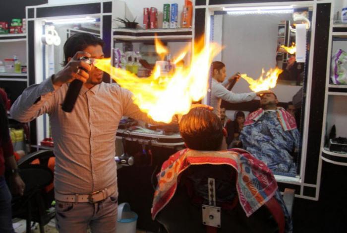 Горячая парикмахерская в Газе (6 фото)