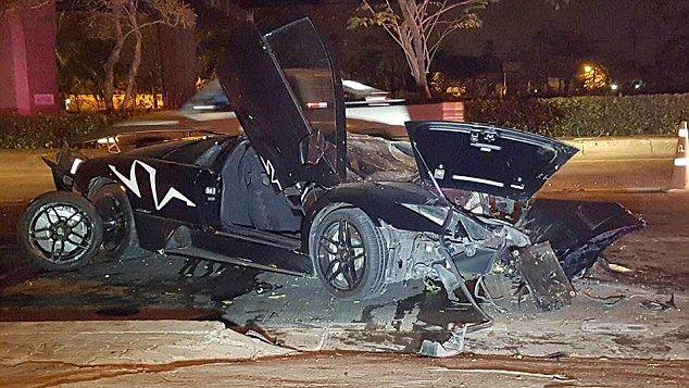 Водитель поседел, разбив в хлам Lamborghini своего друга (5 фото)