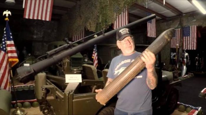 Невероятный арсенал американского коллекционера оружия (14 фото)