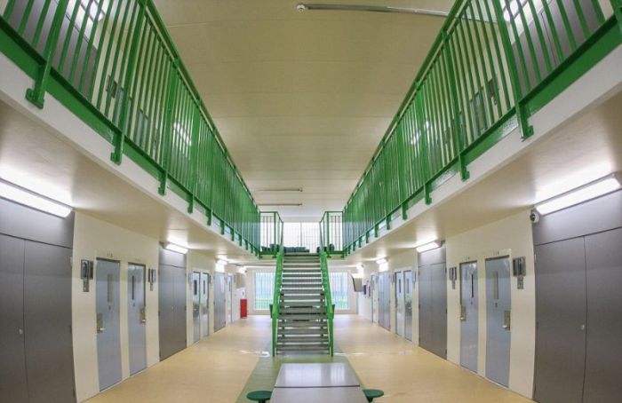 В Великобритании открылась тюрьма с идеальными условиями  (15 фото)
