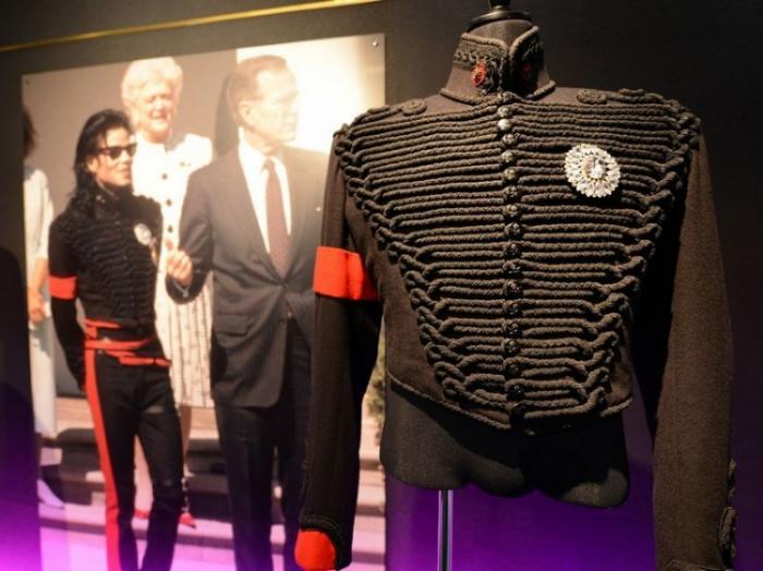 В Токио открыта выставка вещей Майкла Джексона (10 фото)