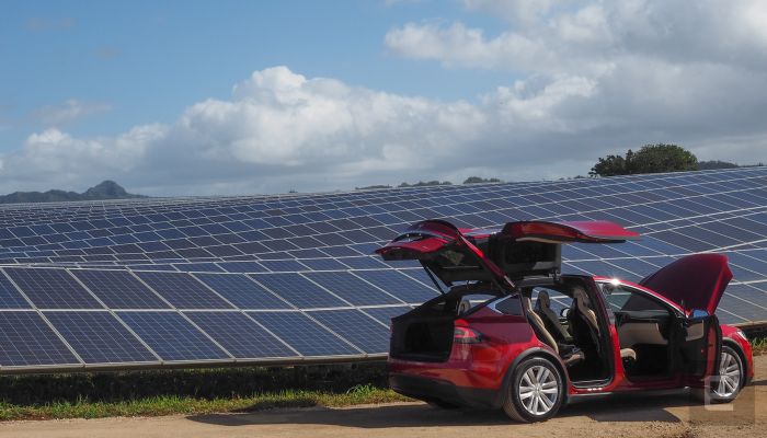 Tesla построила комплекс, который обеспечит солнечной электроэнергией остров (4 фото)