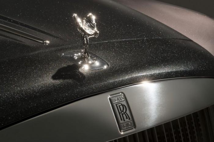Rolls-Royce покрыли краской из настоящих алмазов (7 фото)