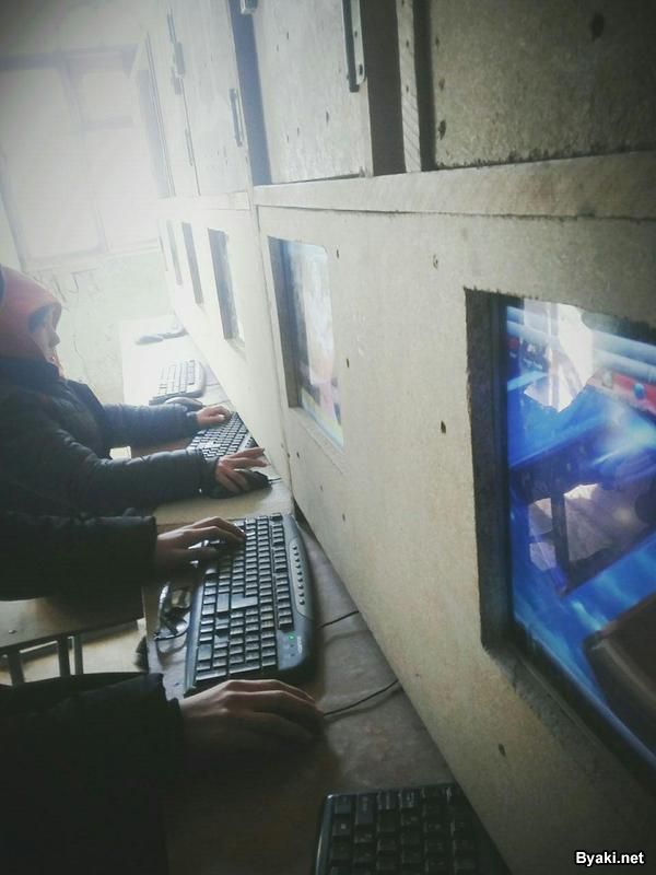 Компьютерный клуб в узбекской провинции (2 фото)
