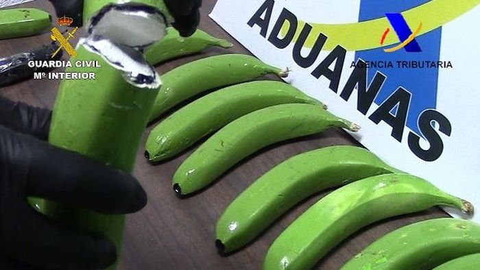 Испанская полиция обнаружила партию кокаина в бананах (6 фото)