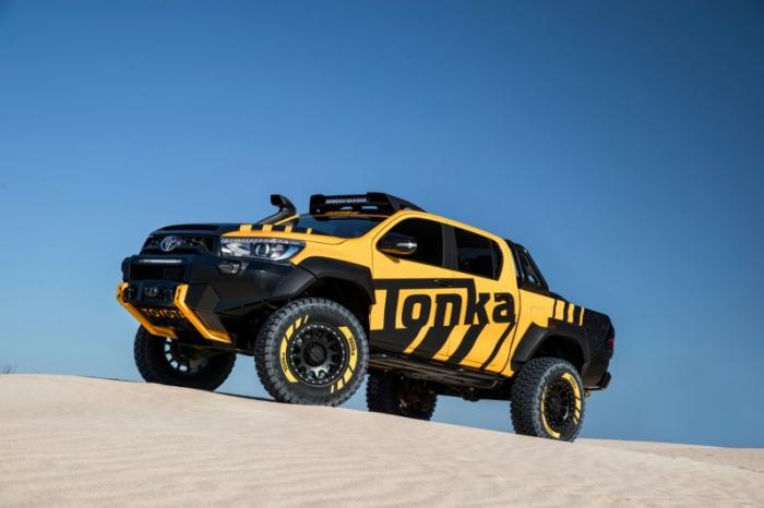 Экстремальный пикап Toyota HiLux по мотивам игрушек Tonka (18 фото)