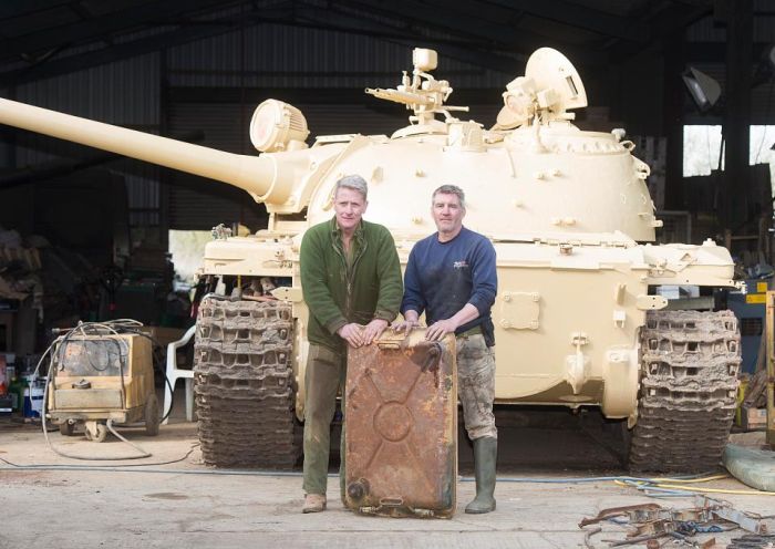 Находка золота на 2,5 млн долларов внутри танка Т-54 (3 фото)