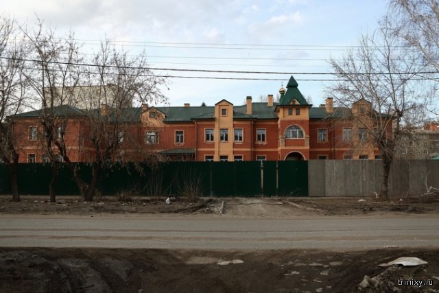 Скромная резиденция митрополита Омского (6 фото)