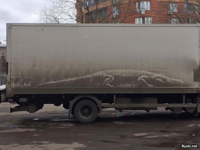Рисунки на грязных авто от московского художника (7 фото)