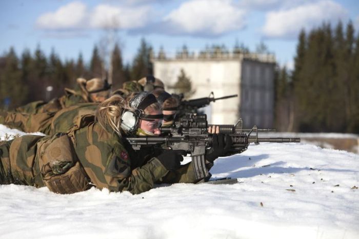 Тренировки первого женского спецназа Норвегии (11 фото)