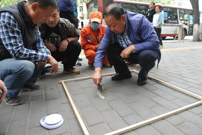 В Китае оценивать качество работы дворников будут взвешиванием пыли (2 фото)