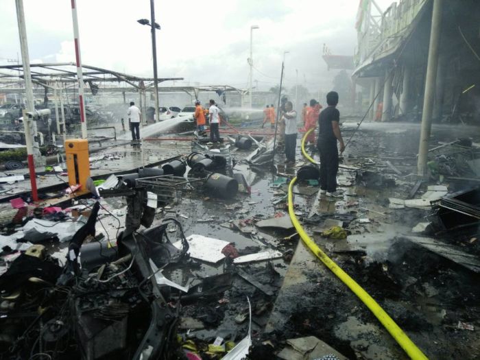 Теракт в торговом центре на острове Паттани в Таиланде (15 фото)