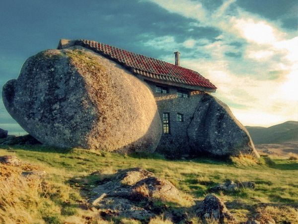 Дом в камне (8 фото)
