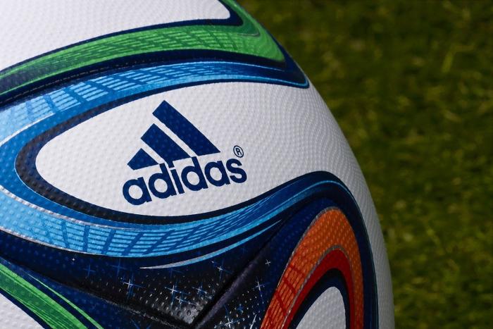 Как отличить оригинальный футбольный мяч Adidas от подделки? (4 фото)