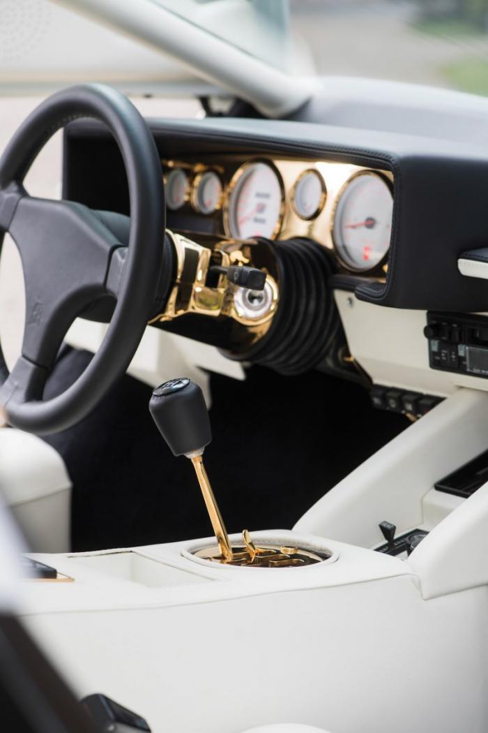 С молотка уйдет Lamborghini с интерьером из натурального золота (27 фото)