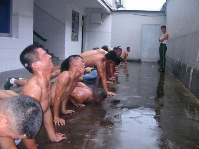 Добро пожаловать в китайскую армию (20 фото)