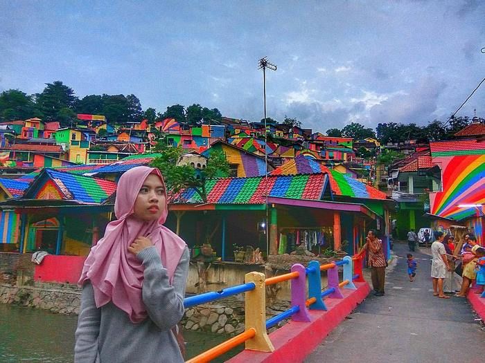 Кампунг Пеланги - индонезийская деревня, засиявшая всеми цветами радуги (12 фото)