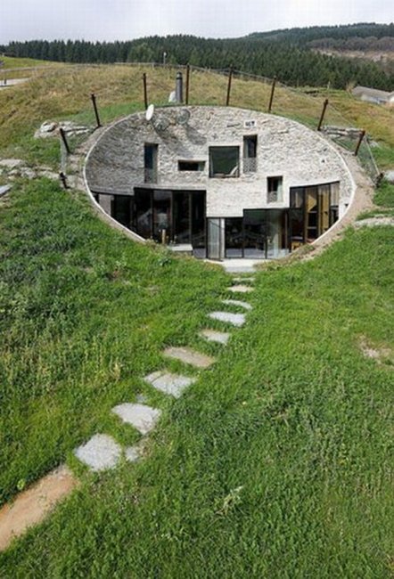 Необычный дом в скале (24 фото)