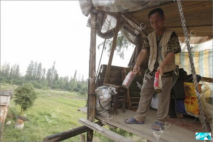Фермер из Китая воюет с государством с помощью самодельной пушки (16 фото)