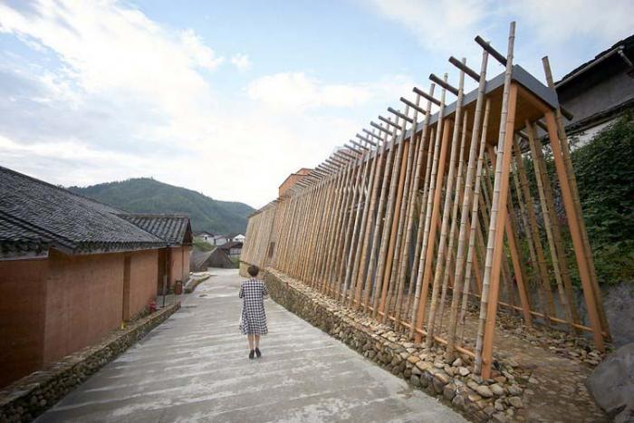 В Китае построили город из бамбука (14 фото)