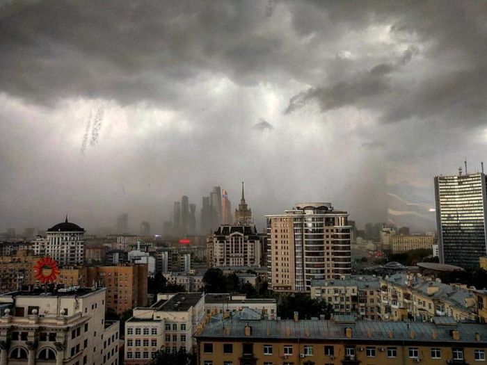 На Москву обрушился ураган (18 фото)