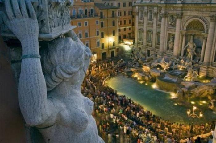 Сокровища фонтана Треви в Риме (9 фото)
