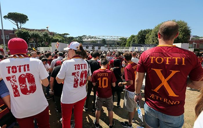Прощальный матч итальянского футболиста Франческо Тотти (23 фото)
