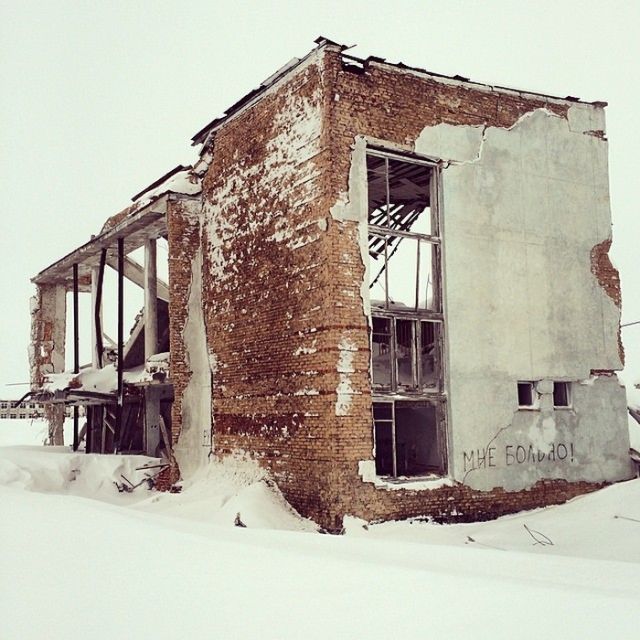 Заброшенный воркутинский поселок Хальмер-Ю (20 фото)