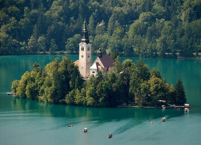 Остров на озере Блед в Словении (13 фото)