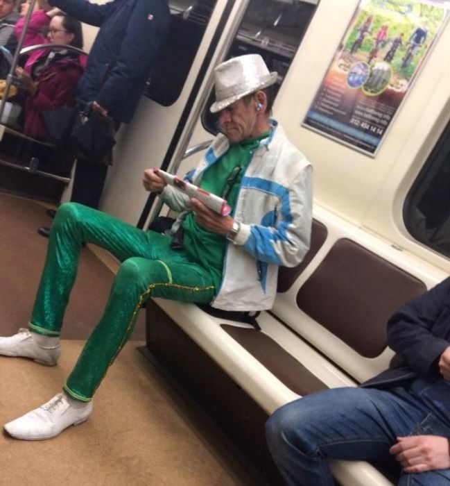 Необычные пассажиры метро (32 фото)