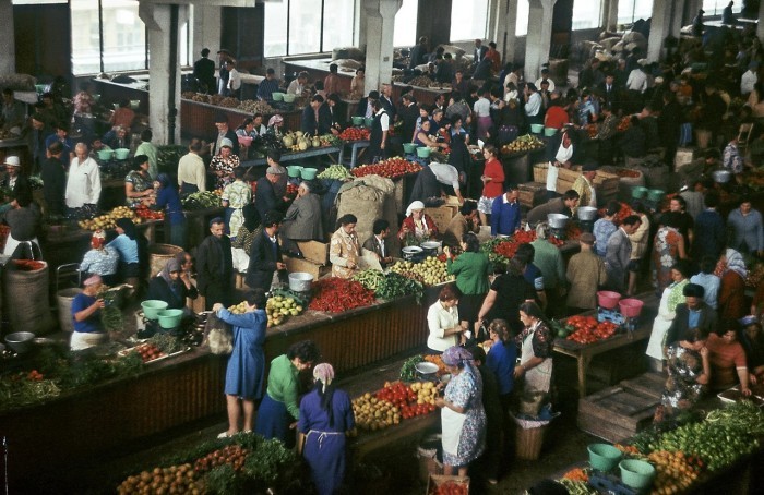Какими были рынки в СССР (13 фото)