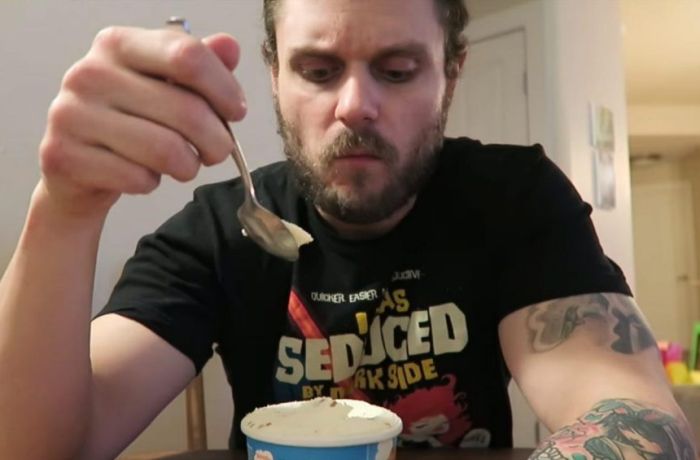 Фитнес-блогер Энтони похудел на 14,5 кг, употребляя мороженое и алкоголь (4 фото)