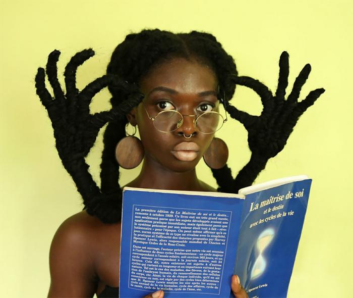 Художница из Кот-д’Ивуар делает скульптуры из собственных волос (12 фото)