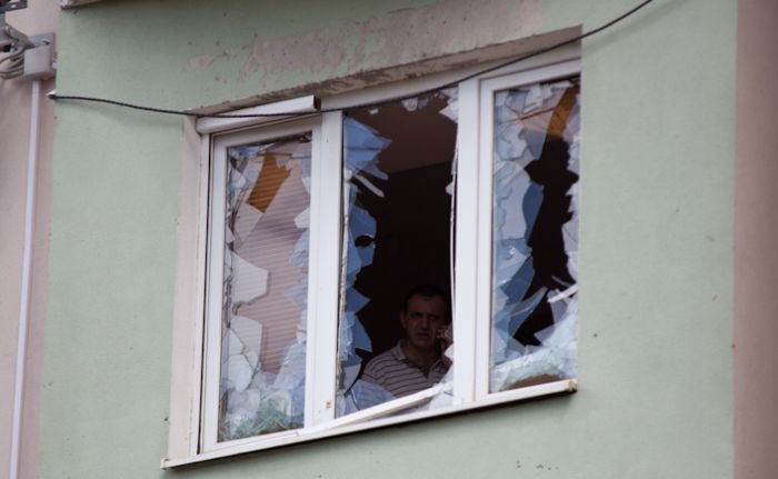 Струя кипятка затопила квартиры в Минске (17 фото)