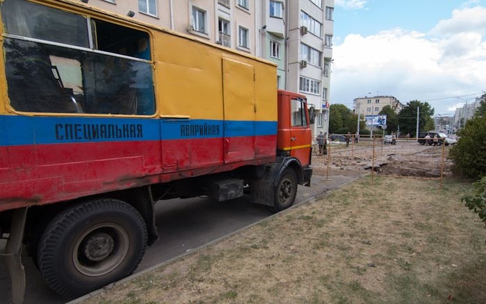 Струя кипятка затопила квартиры в Минске (17 фото)