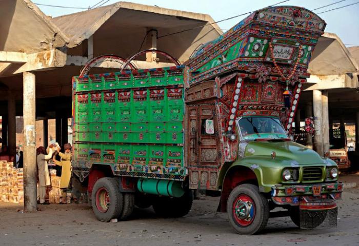 Яркие грузовики Пакистана (20 фото)