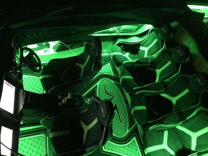 Скоростной катер в стиле Lamborghini Aventador SV в комплекте с одноименным суперкаром (18 фото +видео)