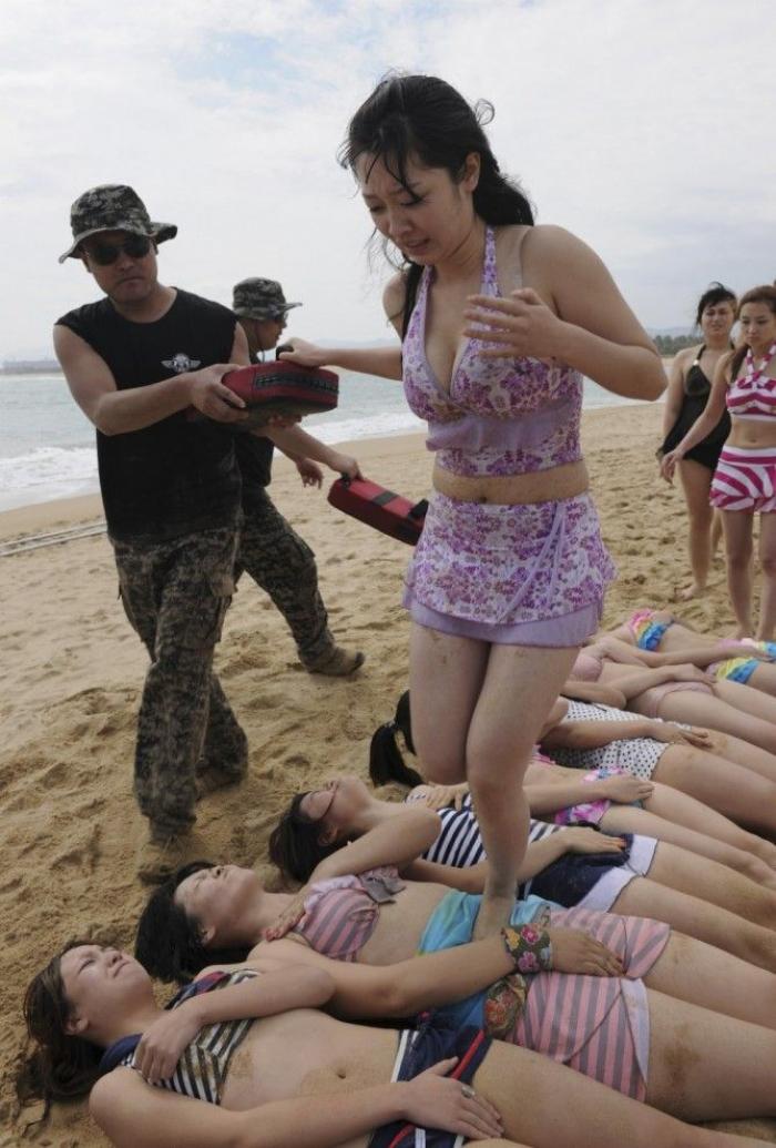 Курсы подготовки девушек-телохранителей в Китае (10 фото)