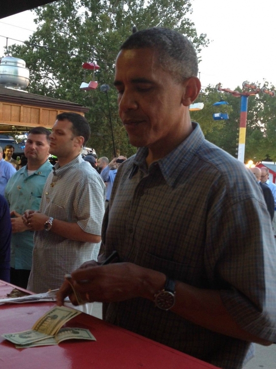 Обама попил пивка на 25 000 долларов (11 фото)