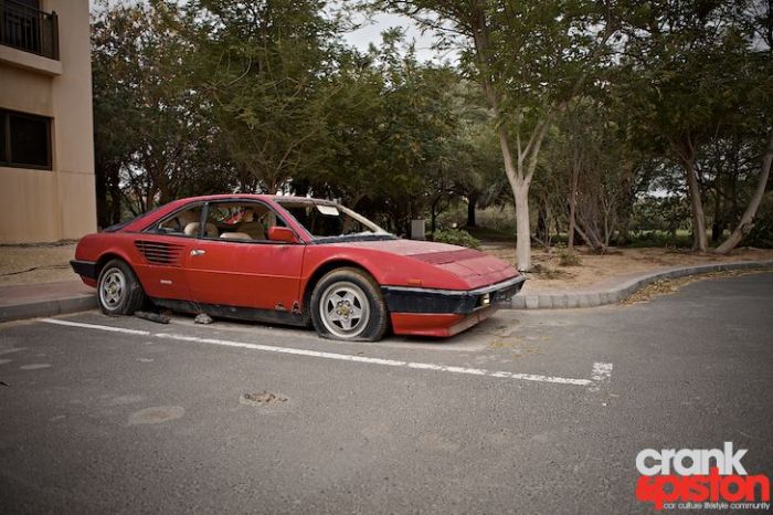 Брошенный Ferrari Mondia (12 фото)