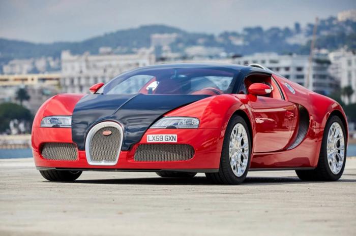 Этот красный Bugatti Veyron на самом деле синий (17 фото)
