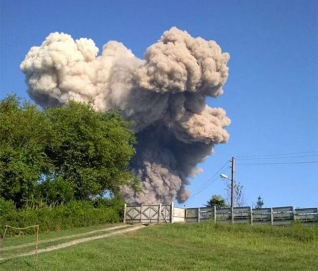 Взрыв на складе боеприпасов в Абхазии (12 фото)