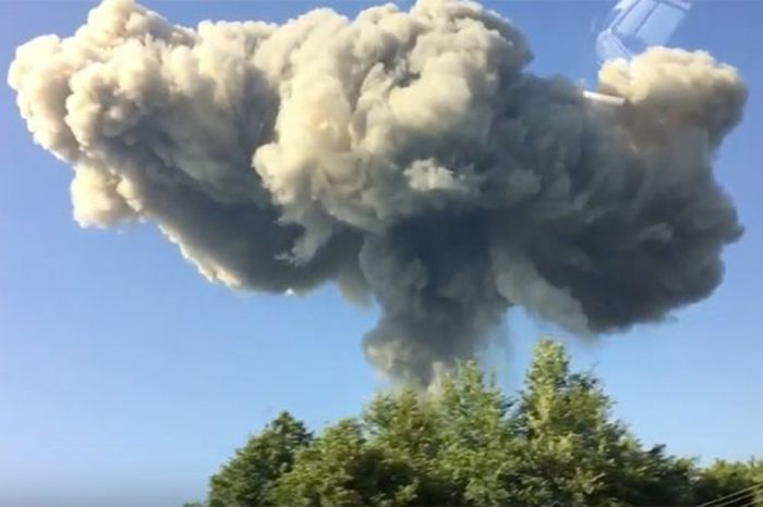 Взрыв на складе боеприпасов в Абхазии (12 фото)