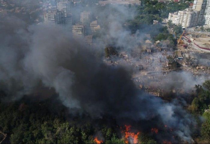 Десятки частных домов горят в Ростове-на-Дону (18 фото)